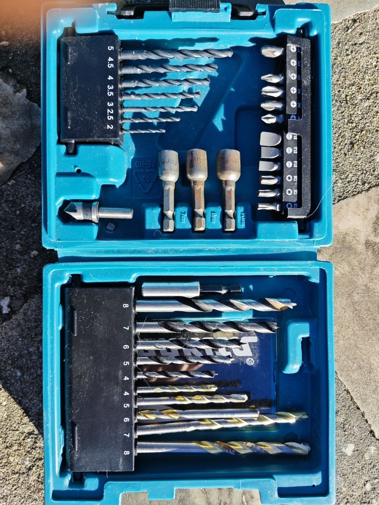Berbequim Makita hp457dwe com conjunto