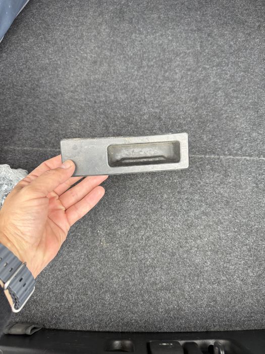 Кнопка ручка відкриття багажника бмв ф10