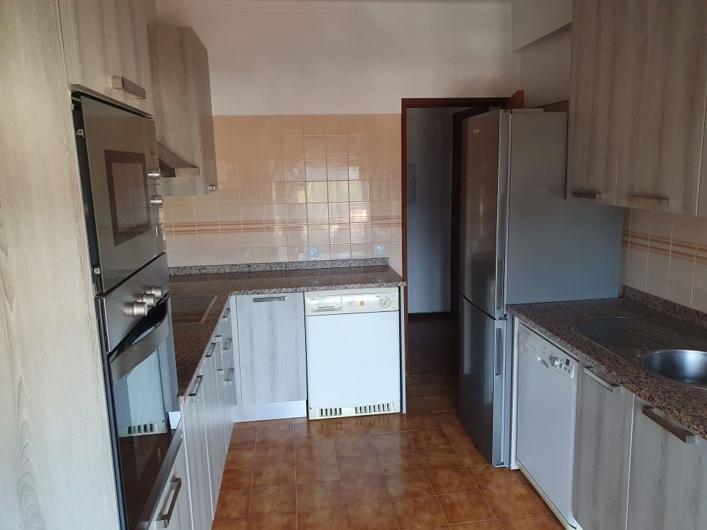 Arrenda-se Apartamento T2 Mobilado e Equipado | Mira de Aire