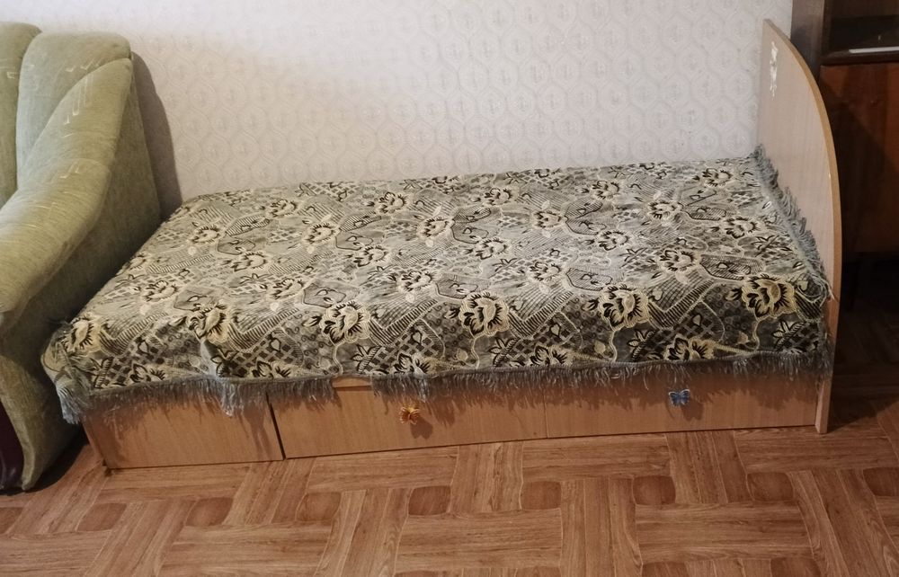 Віддам безкоштовно тахту