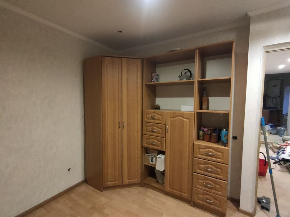 Шафа кутова з стінкою