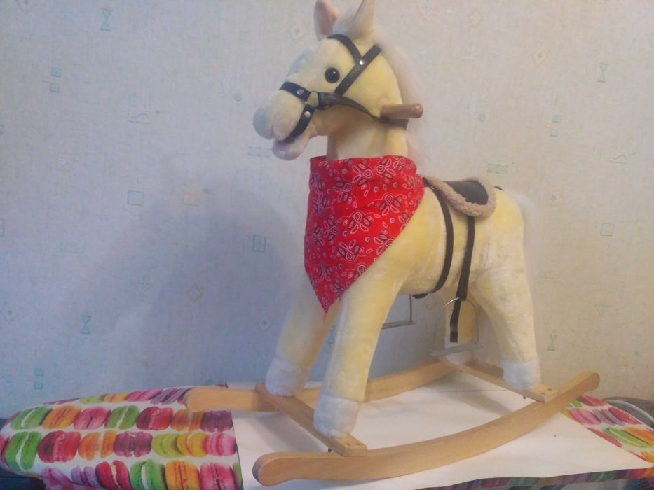 Конячка-гойдалка, музична.  Лошадка- качалка, музыкальная,