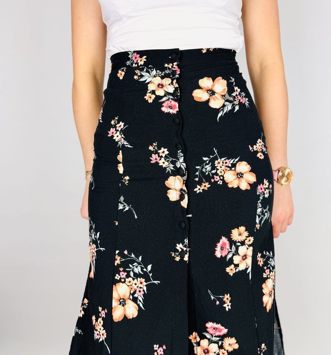 Czarna spódnica midi w kwiatowy wzór z rozcięciem po boku XXS 32 H&M
