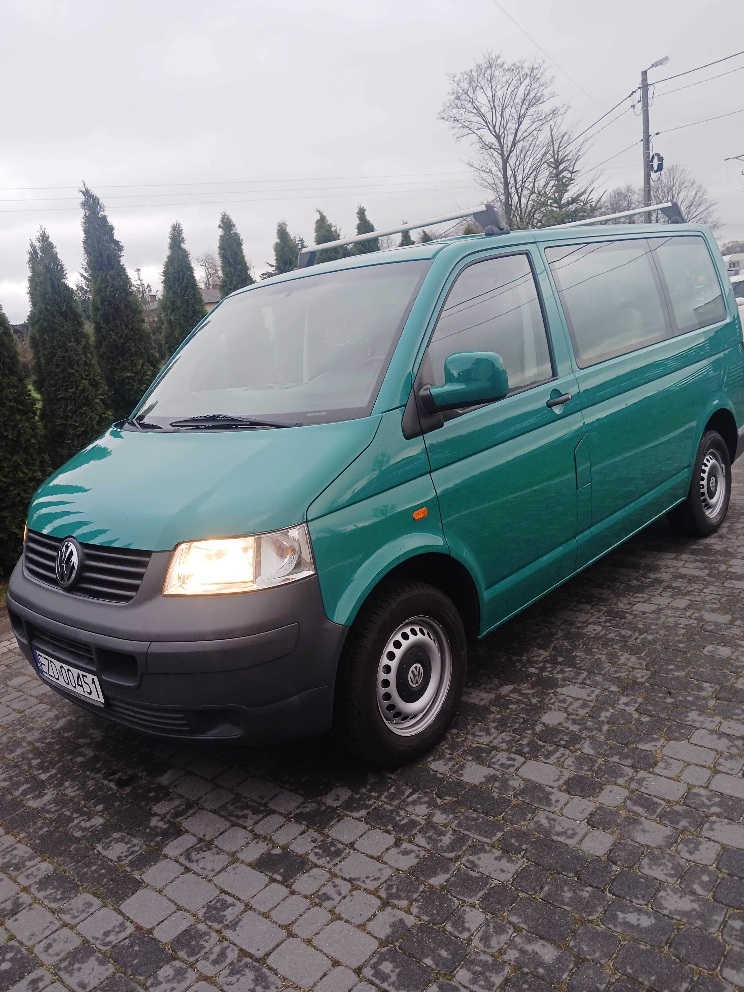 Volkswagen Transporter 1.9 102 KM  9 Osób Zarejestrowany