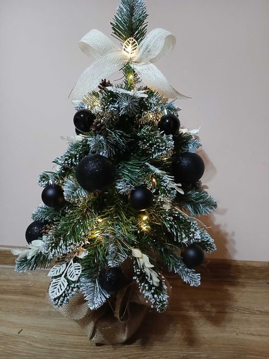 Choinka na pniu 70 cm z DEKORACJĄ i ozdobami - ubrana [producent]