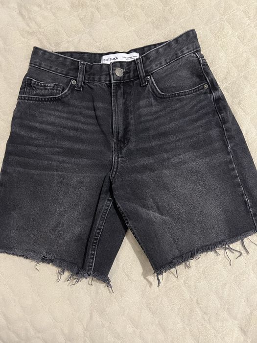 Чорні шорти Bershka