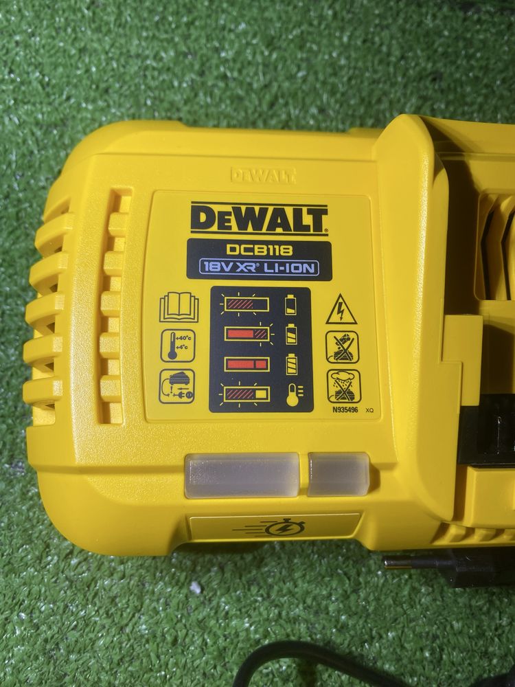 Зарядка dewalt 18V DCB118 девальт нові