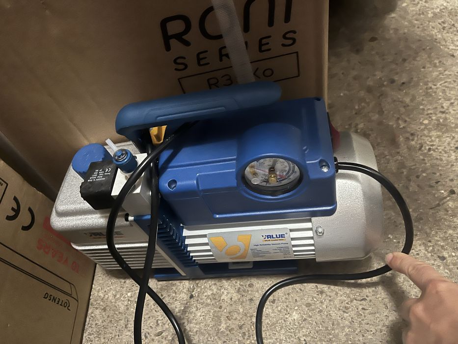 Pompa próżniowa VALUE V-i240-R32 100l/min dwustopniowa. 3 razy użyta
