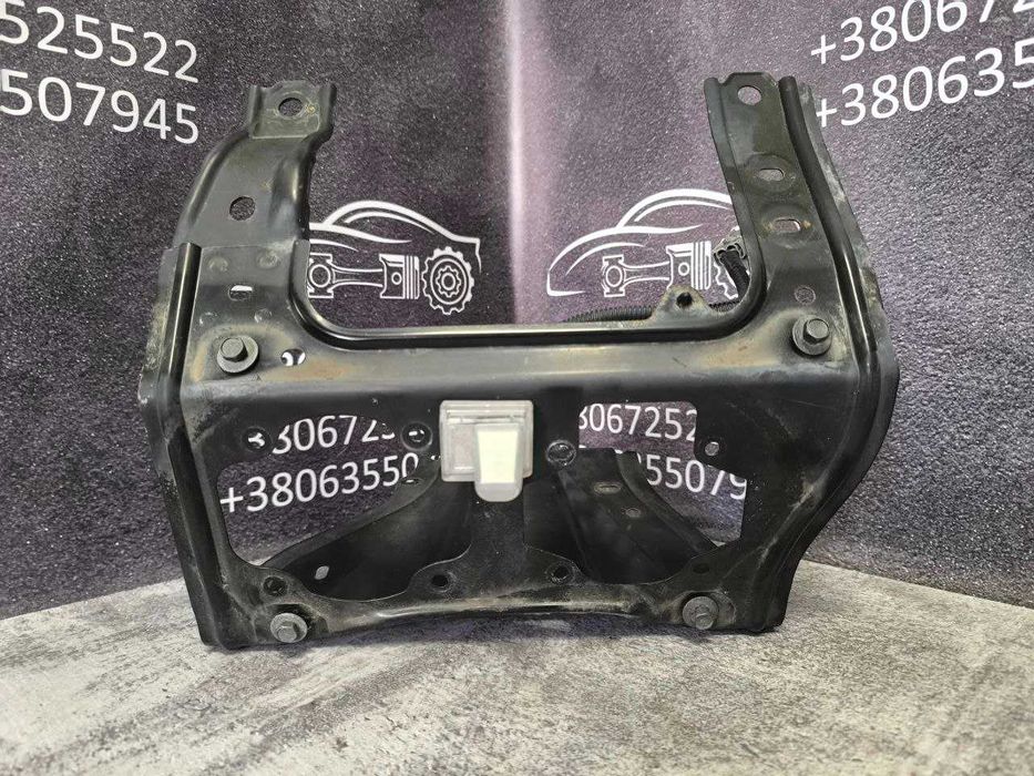Кронштейн зарядного порту Nissan Leaf II  625503NL0A
