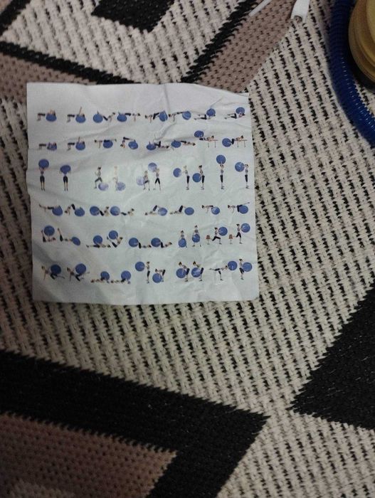 Piłka gimnastyczna TRESKO  75 cm + pompka+ korki