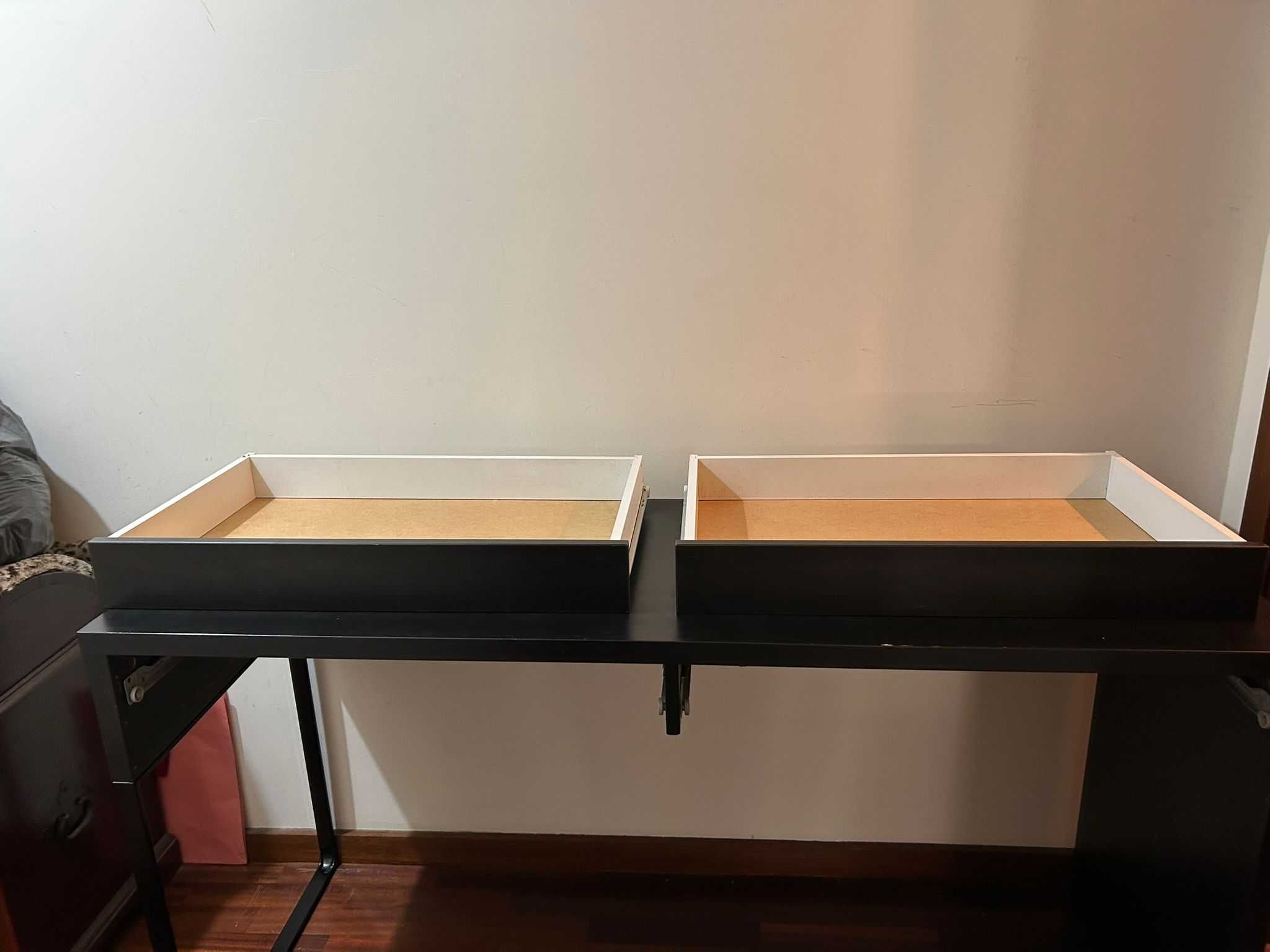 Secretária Ikea MICKE