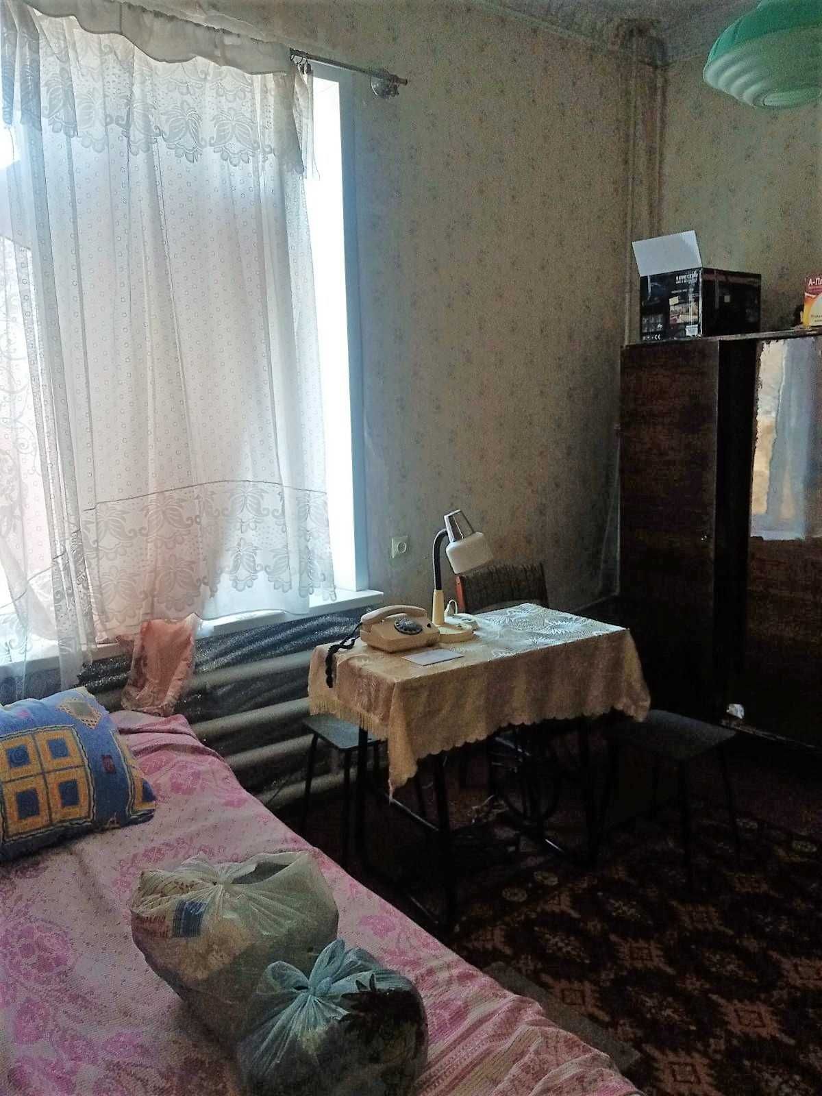 Продається 3 кімнатна сталінка в центрі