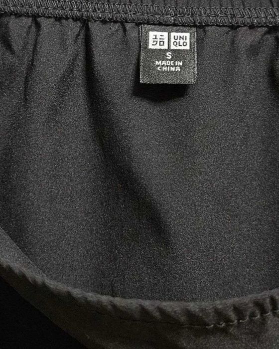 Стильная чёрная юбка миди Uniqlo с разрезами, р. S