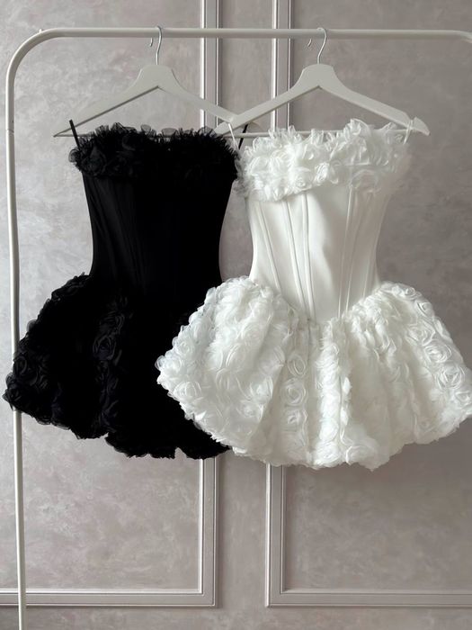 Корсетна жіноча сукня з квітами