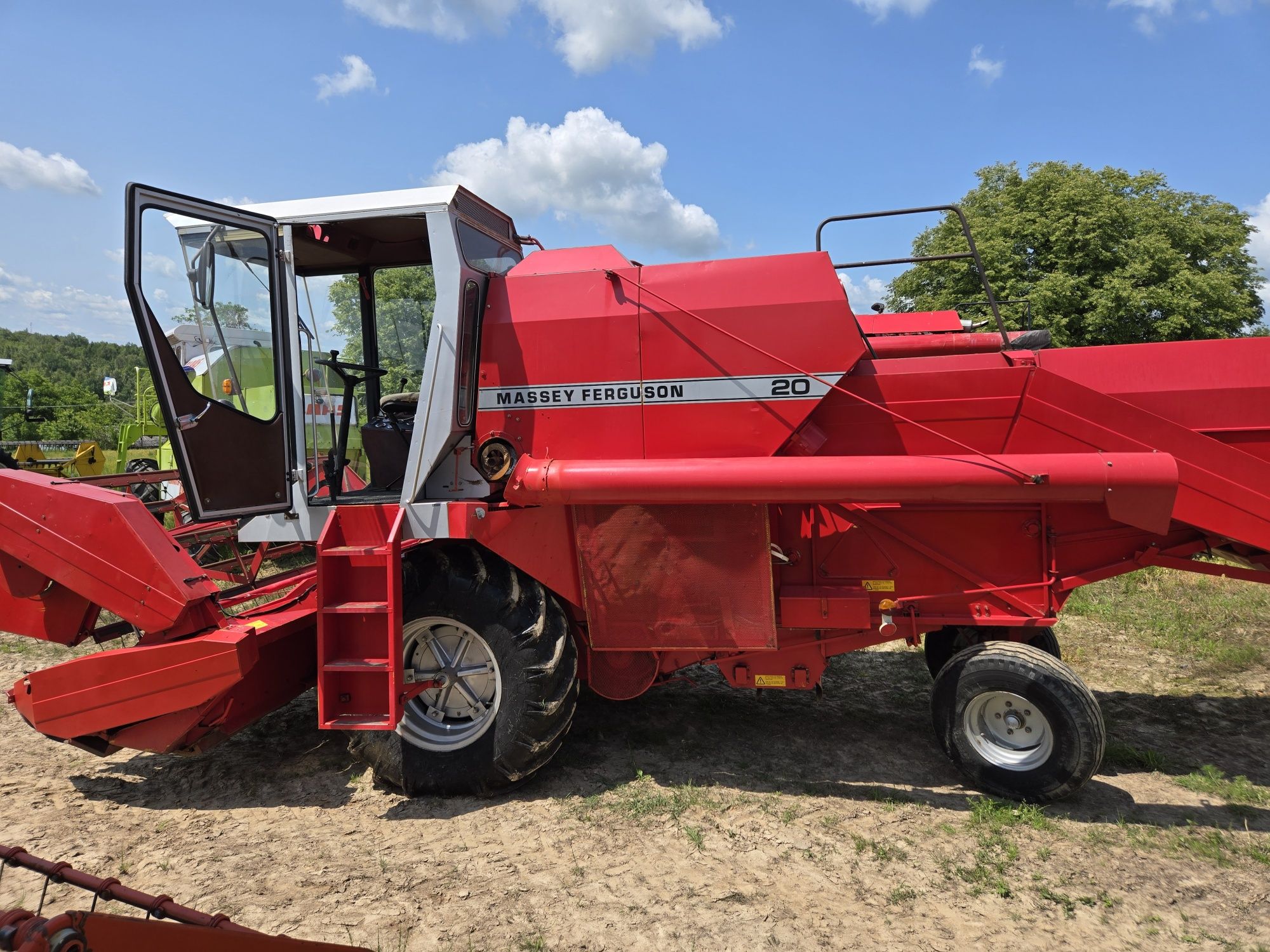 Kombajn  zbożowy Massey Ferguson 20 / 16 / Sampo 680 / Dominator 48