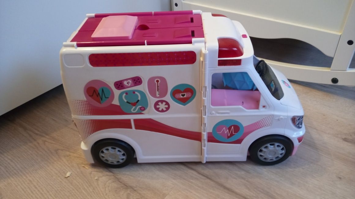 ambulans karetka barbie