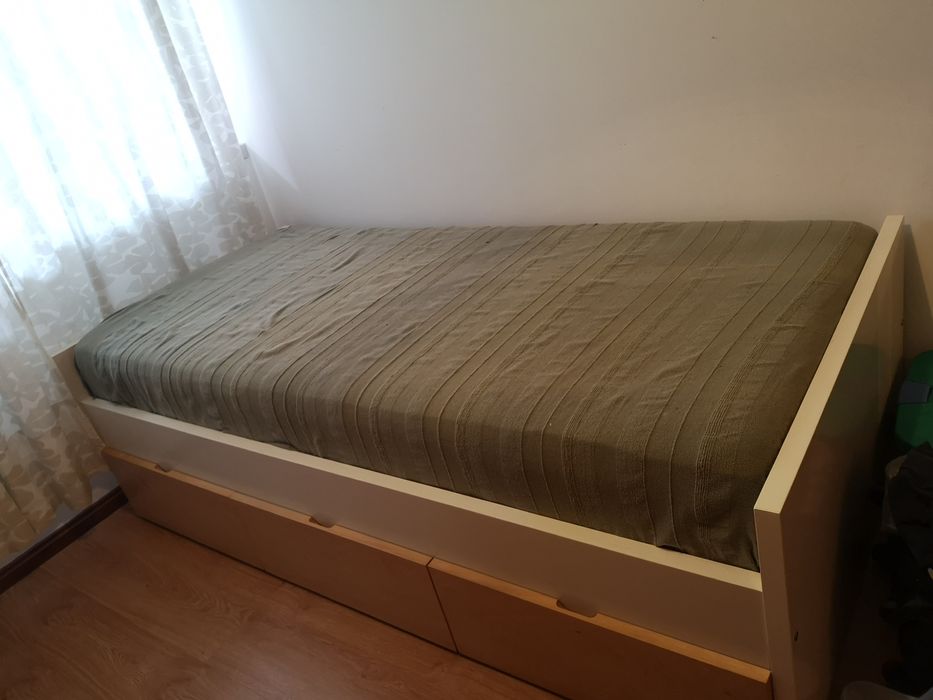 Cama Ikea com arrumação e estrado