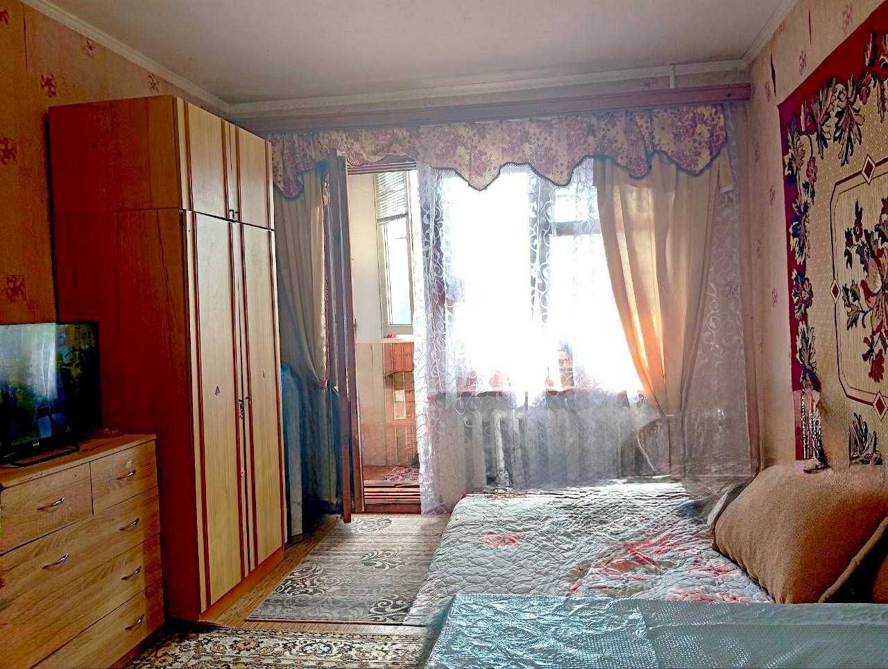 Продам 2-кімнатну кв-ру на  вул. Днепродорога / Висоцького