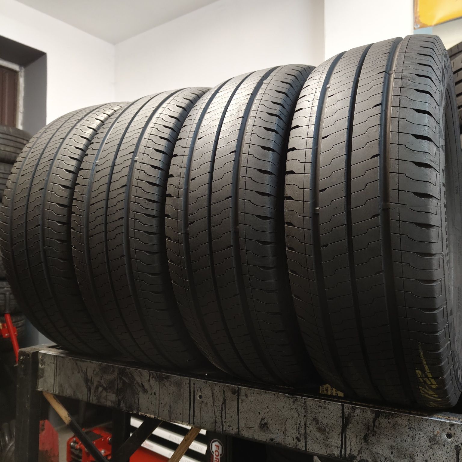 235/65/16 C Sprzedam komplet opon letnich Continental