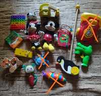 Дитячі іграшки каталка, шнурівка, музикальна іграшка для найменших