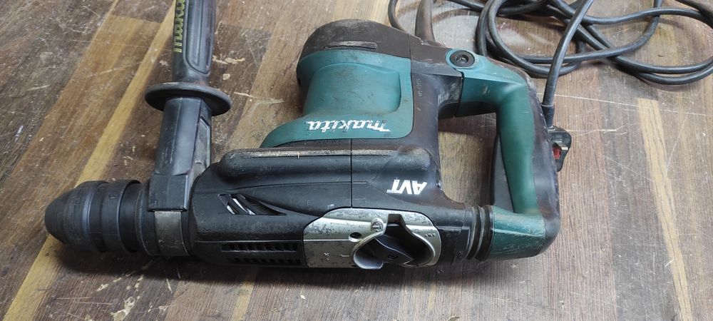 Продам перфоратор makita hr3210ftc оригінал