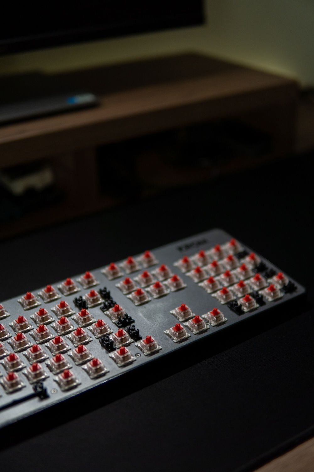 Teclado Mecânico KROM Kernel (Switches Vermelhos) - Como Novo