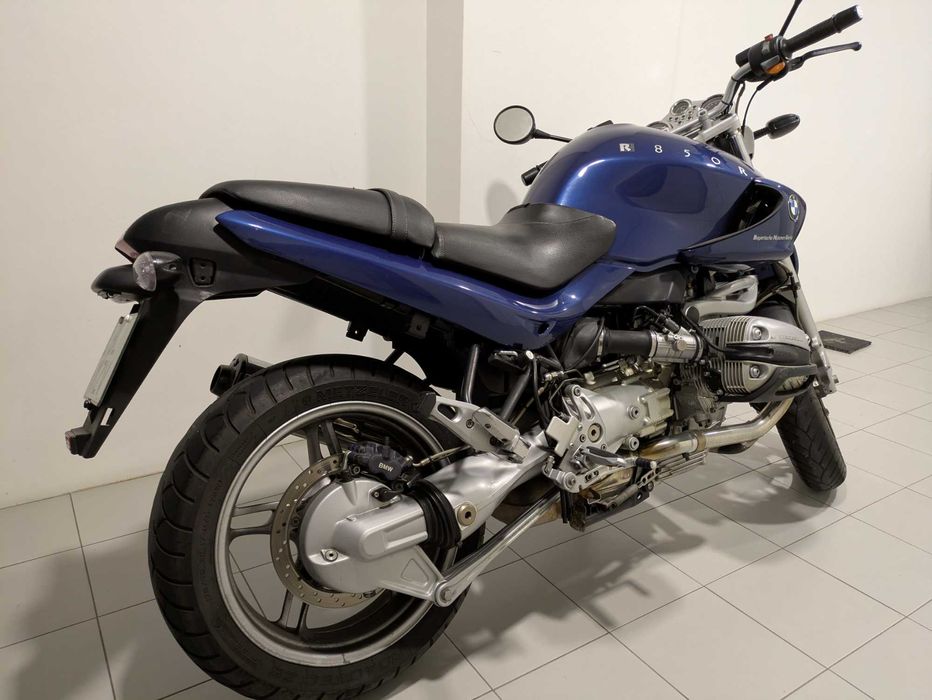 Moto da marca BMW R850R