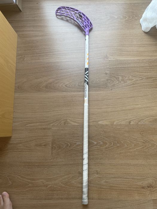 Kij do unihokeja dla osób leworęcznych oraz pokrowiec i dwie piłki