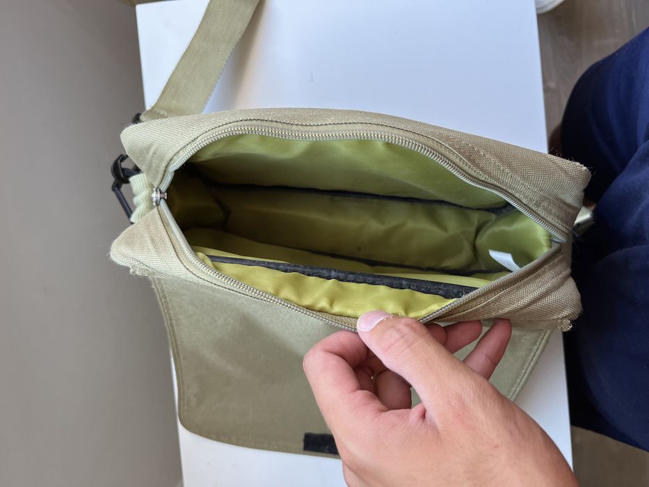 Mala ideal para transportar tablet ou pequenas consolas de jogo