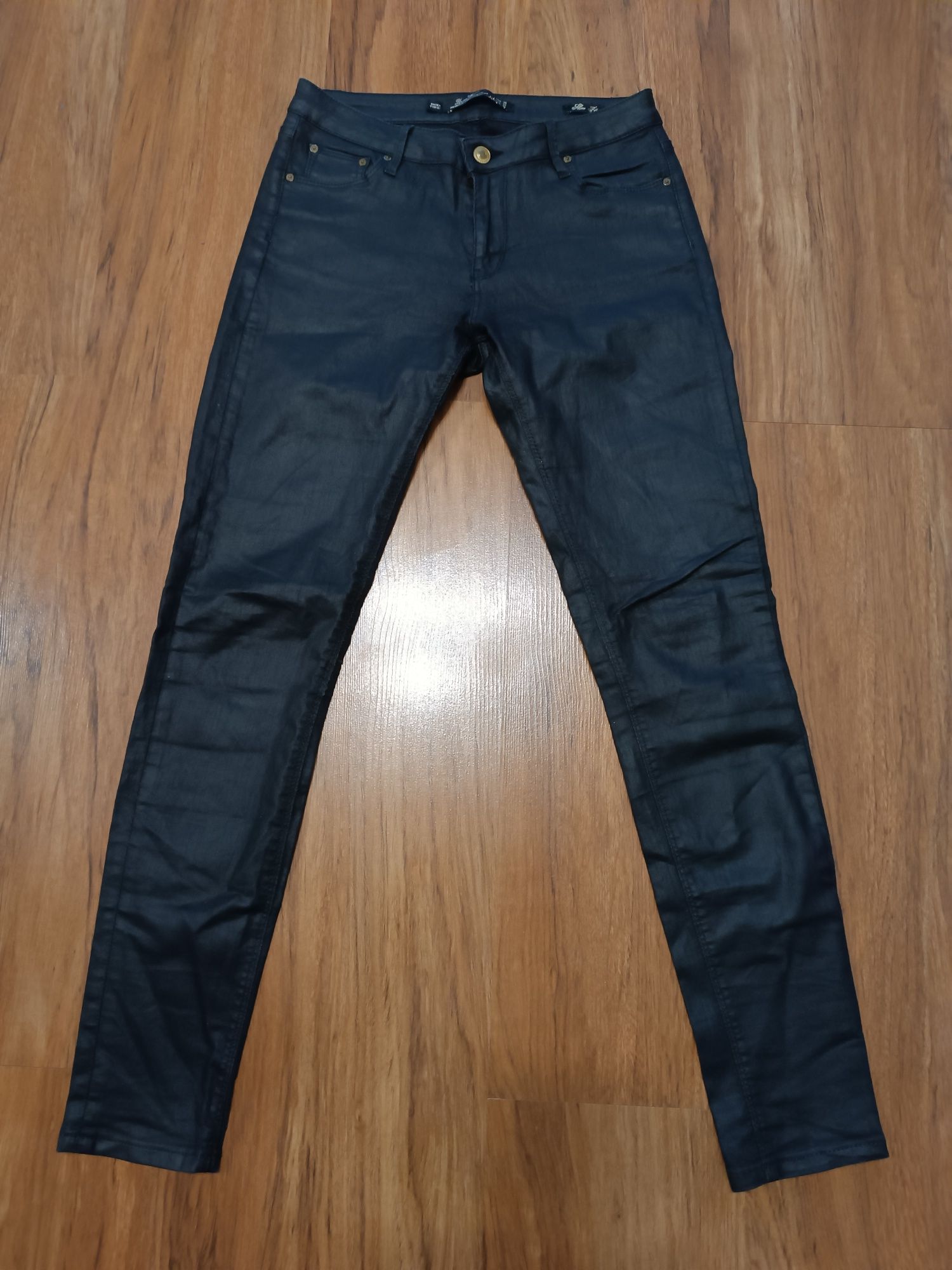 Spodnie czarne woskowane jak skórzane rozm. 36 slim fit  Leara Woman