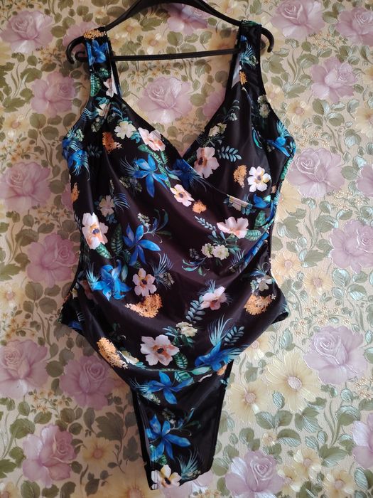 Купальник сдельный большого размера с цветами XXXL с широкими брителям