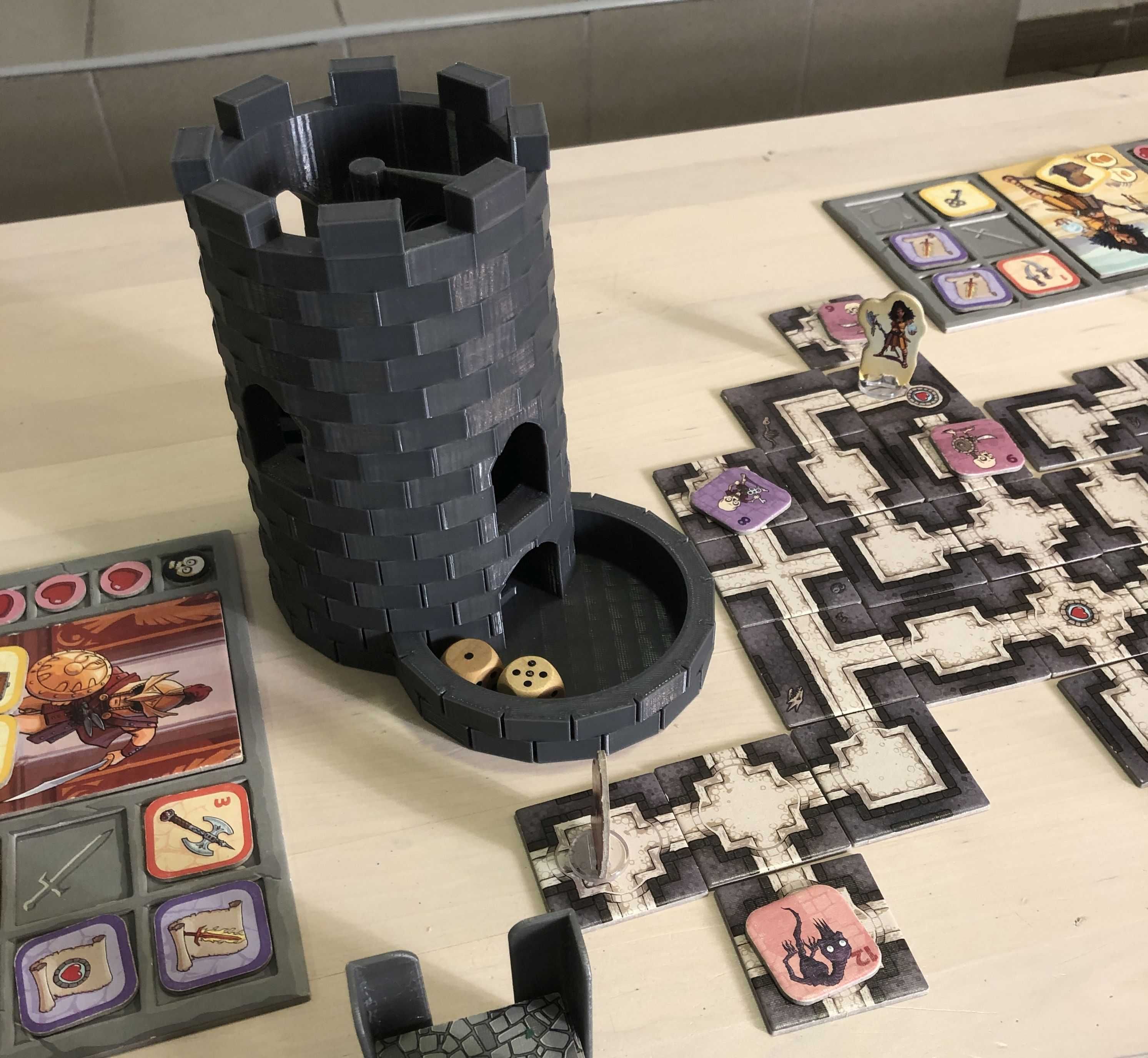 Wieża na Kości – Dice Tower do Gier Planszowych | Rzuć Kość w Stylu