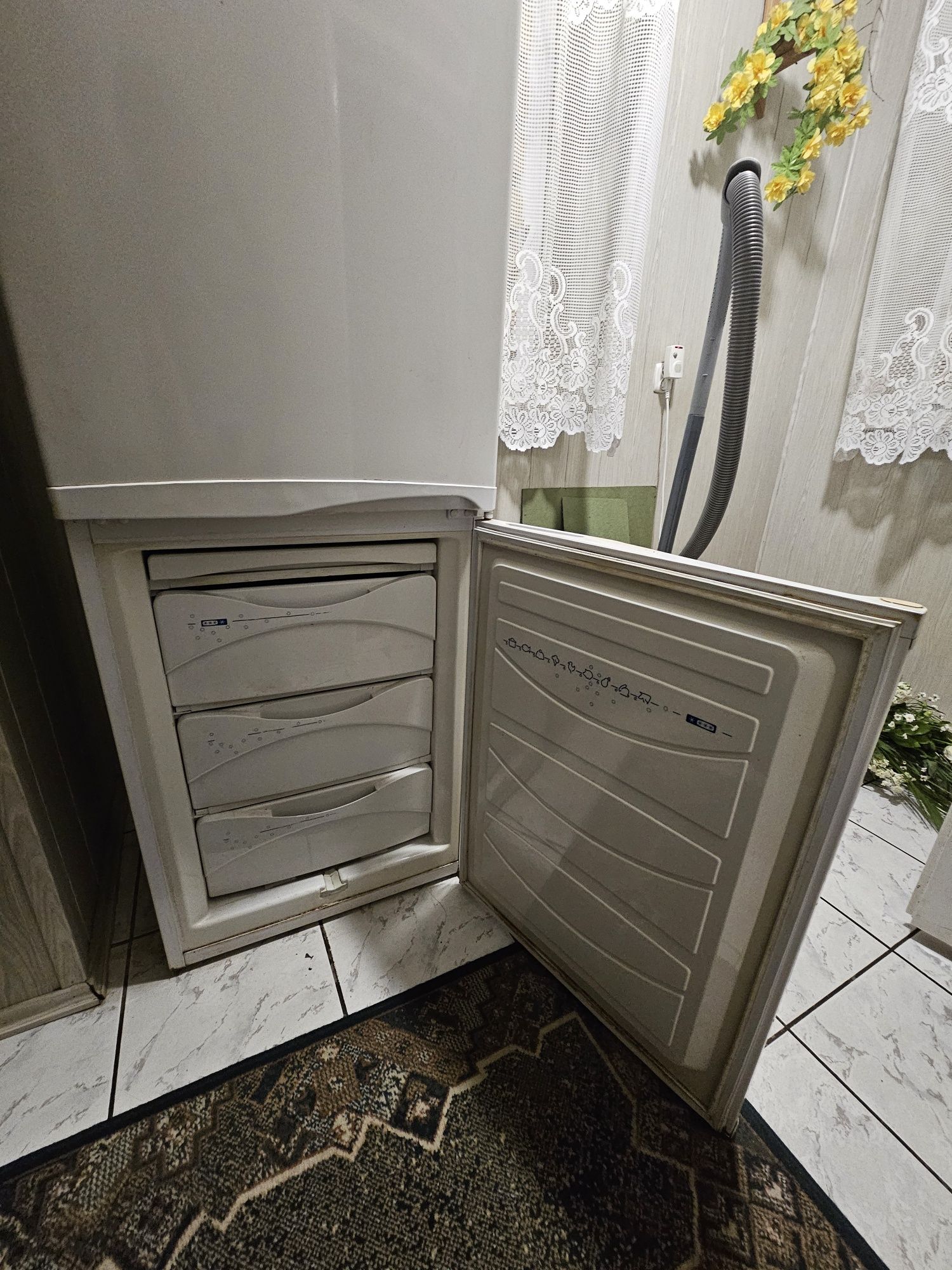 Lodówka chłodziarko zamrażarka Polar CZN 346 za mało czynnika