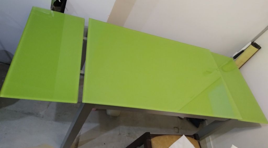 Mesa de cozinha de vidro