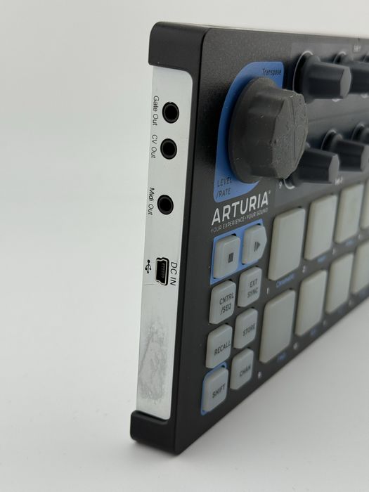 Arturia BeatStep MIDI-контролер та секвенсор.