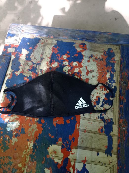 Маска адидас чорная