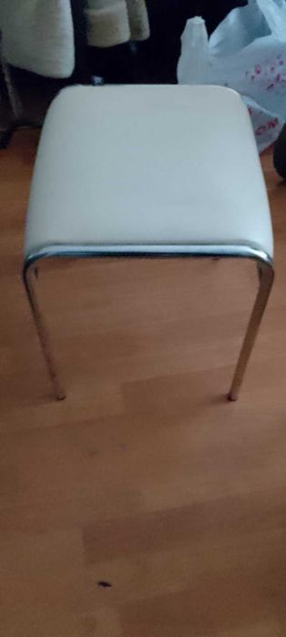 Стулья кухонные обеденные 3+2