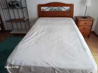 Quarto completo. 2 camas individuais, 2 mesas de cabeceira, cómoda
