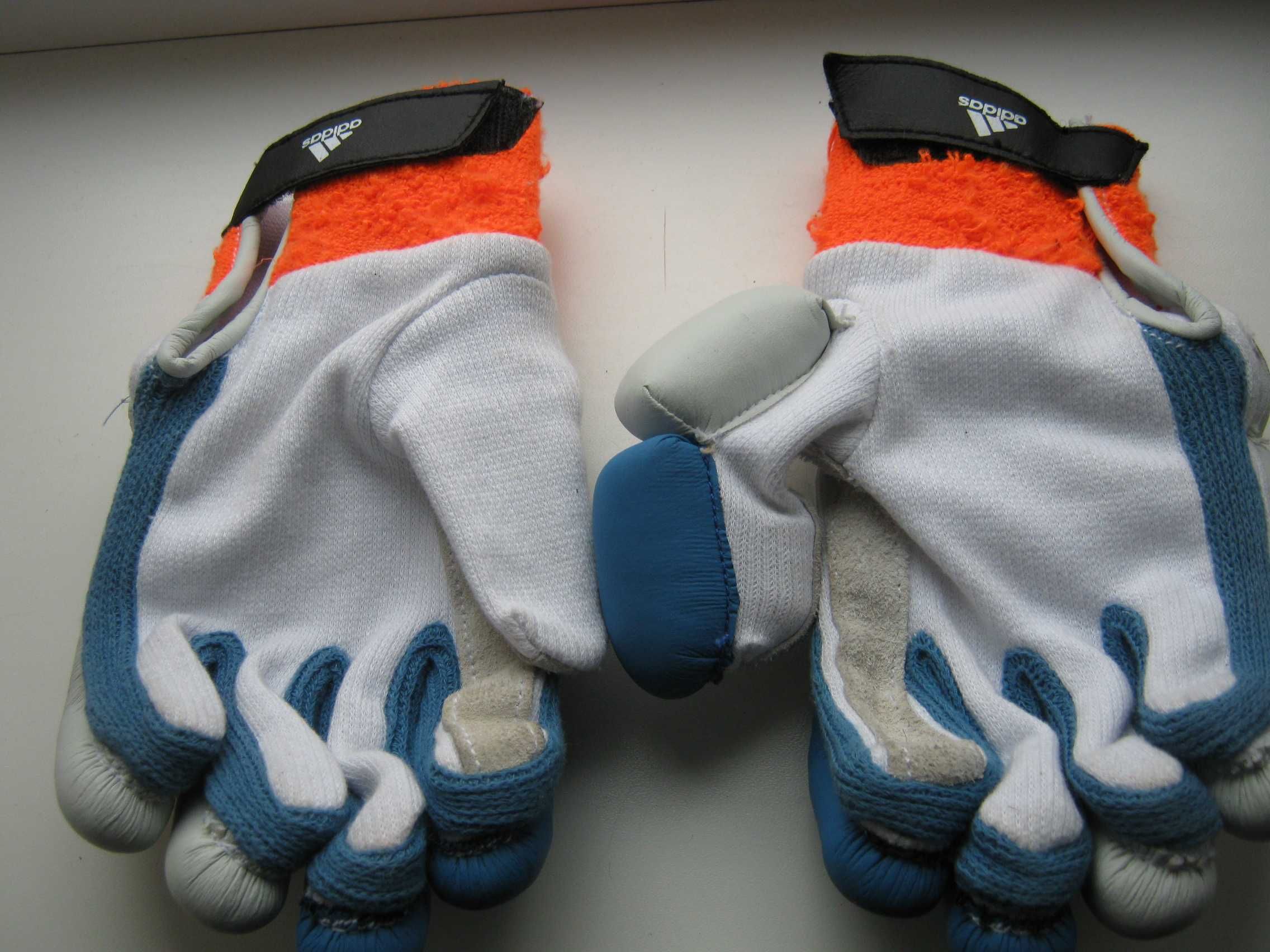 Спортивные перчатки adidas