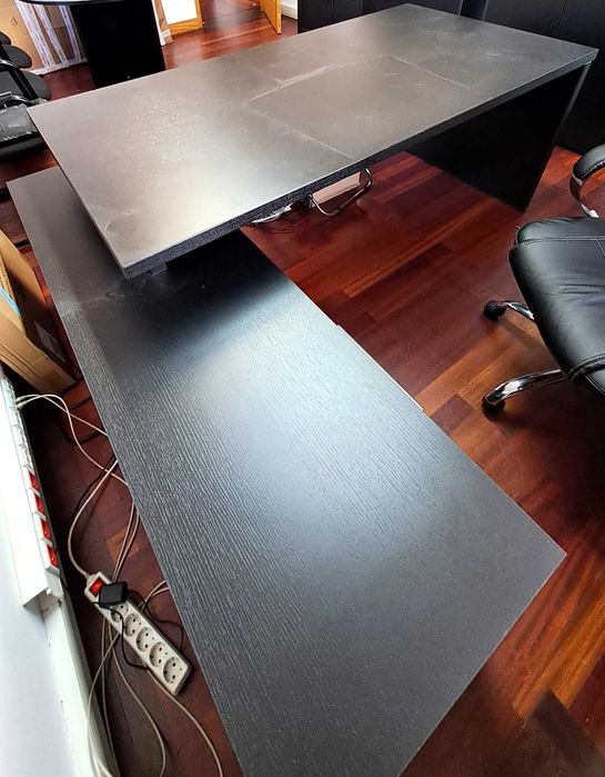 Secretária Executiva em L com gavetas de arrumação