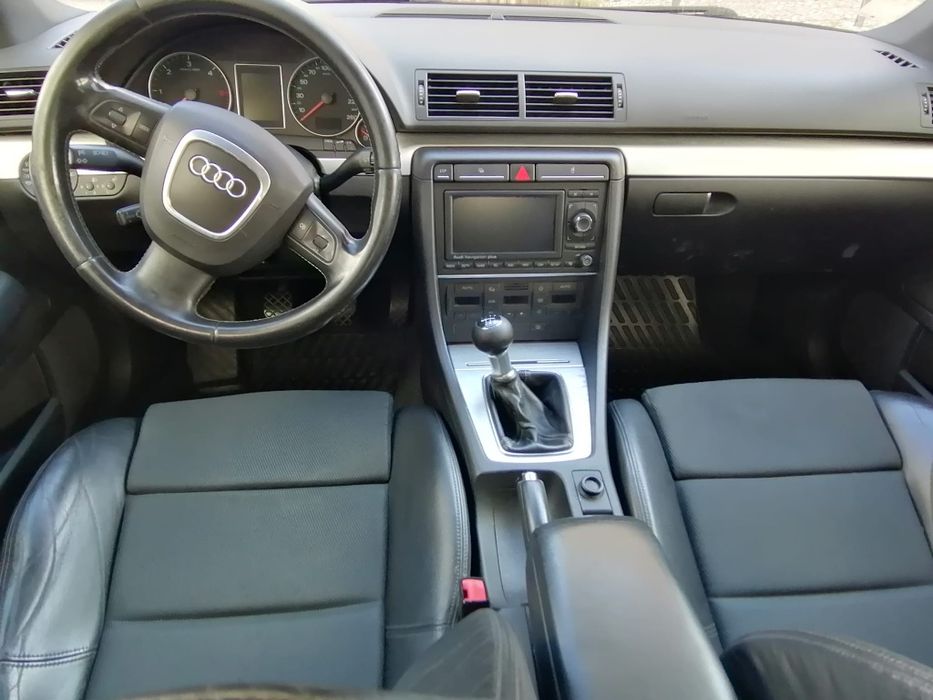 Audi A4 avant 2.0 Sline

Audi A4 avant 2.0 versão SLine, full extras.