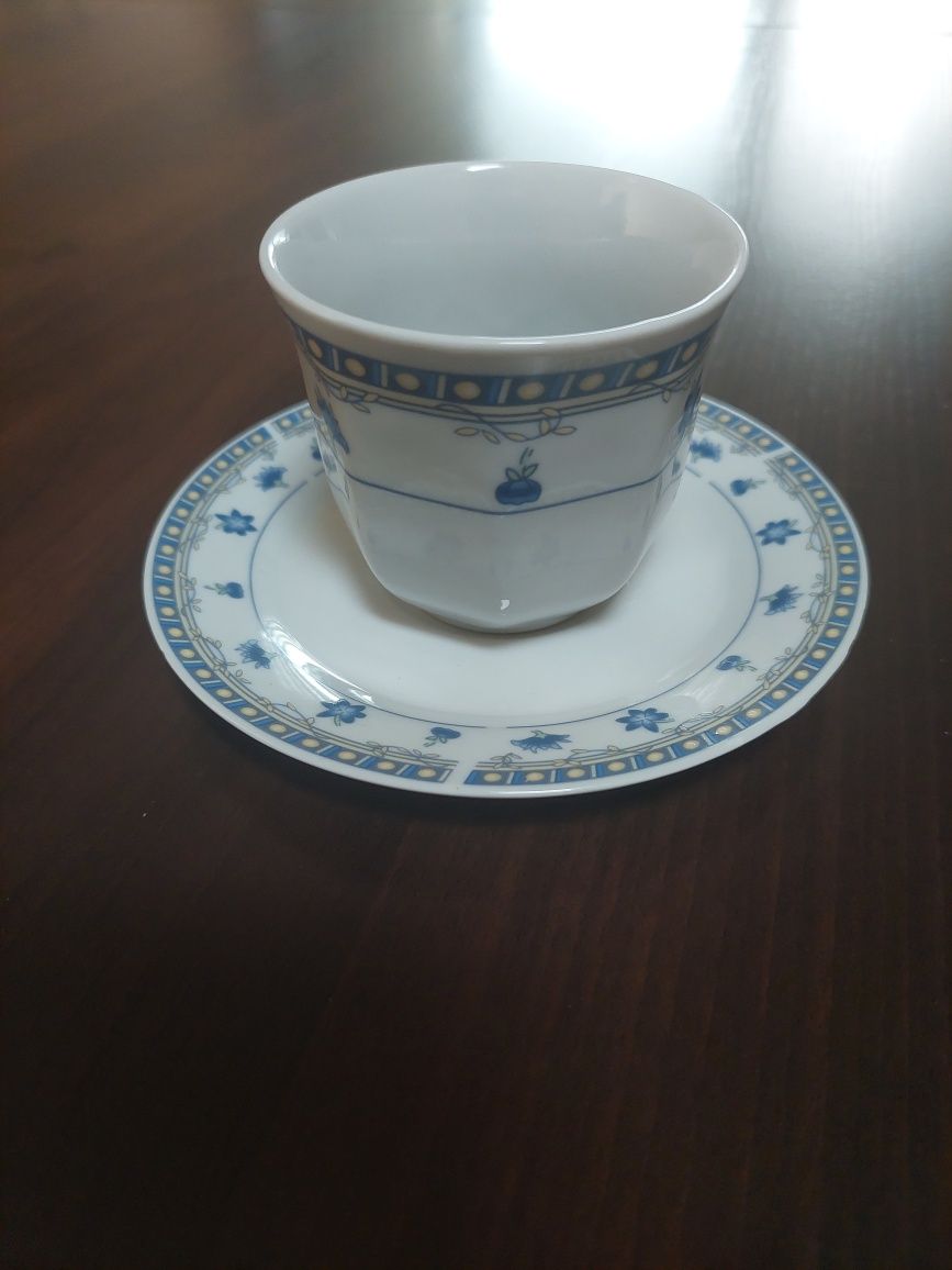 Filizanki 150 ml z podstawkami