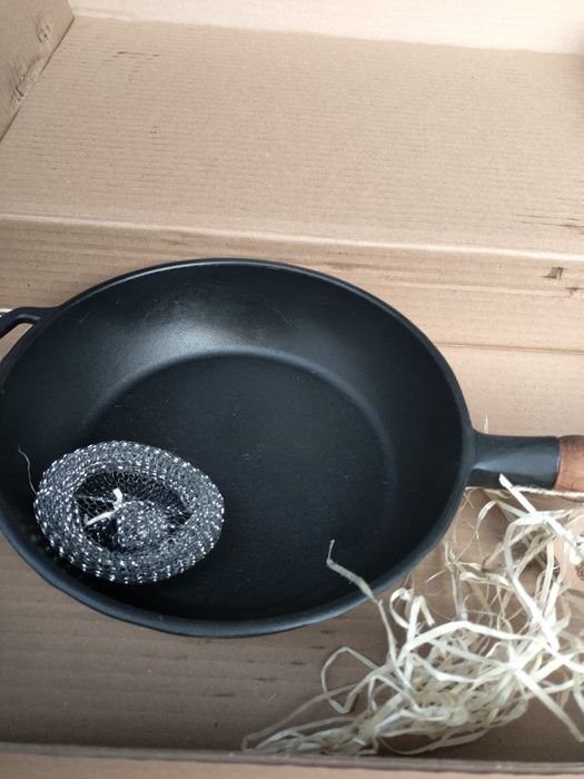 Сковородка чугунная 24/6