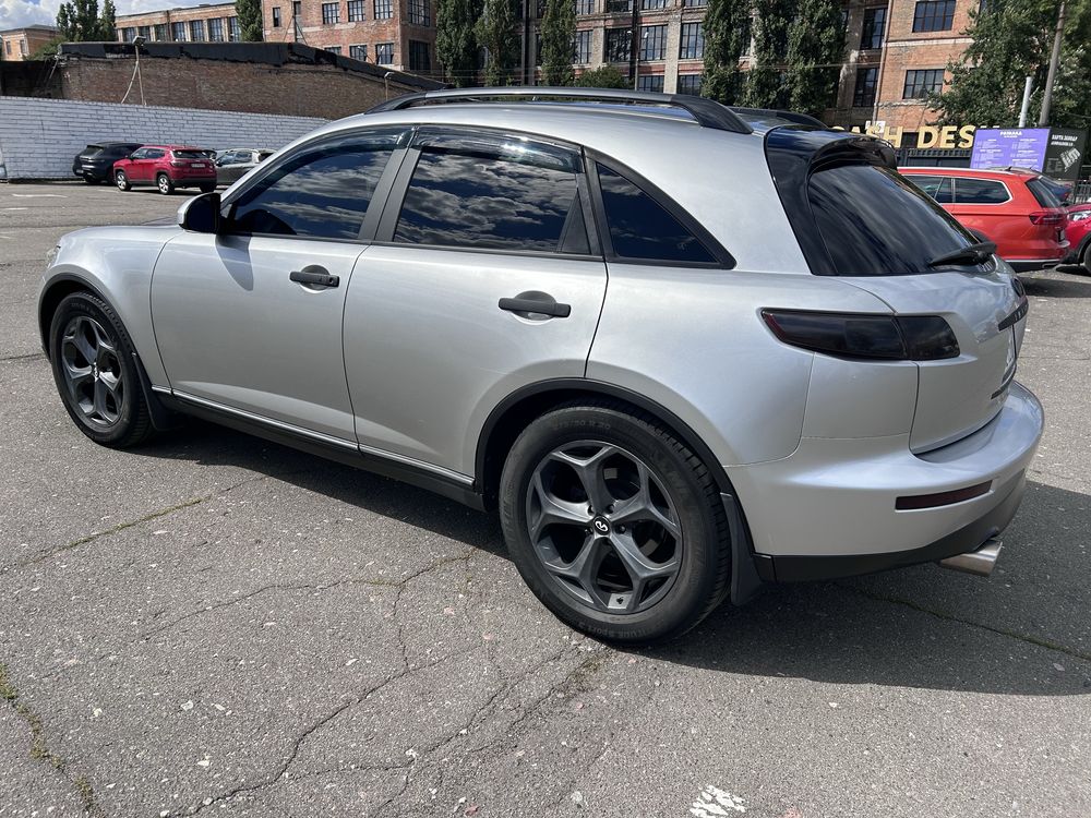 Infiniti FX45 V8