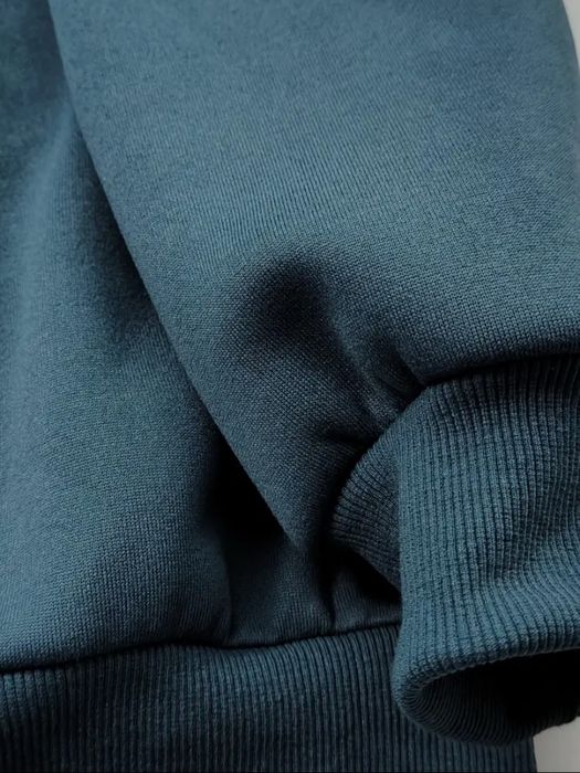 Синє худі оверсайз — універсальний вибір для будь-якого образу