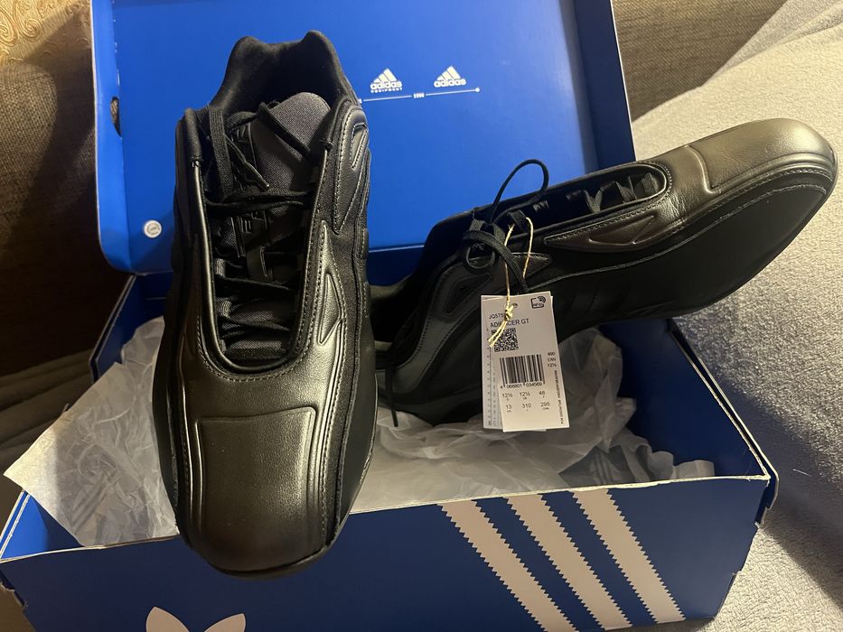 Продам кожаные кроссовки премиум класса adidas adiracer gt
