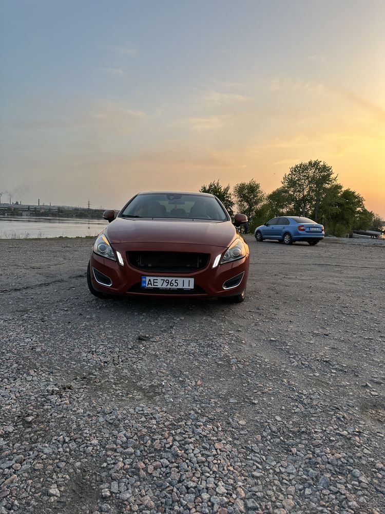 Volvo s60 t5 2012 год