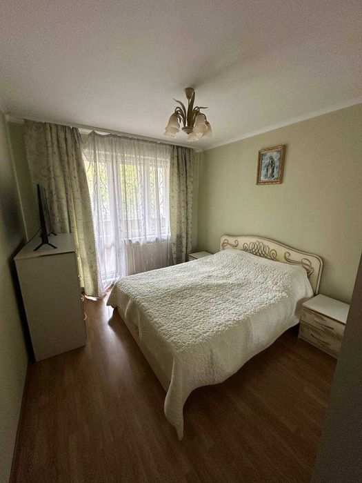 Продається 3-кімнатна квартира по вул. Івана-Павла ІІ, район каскад