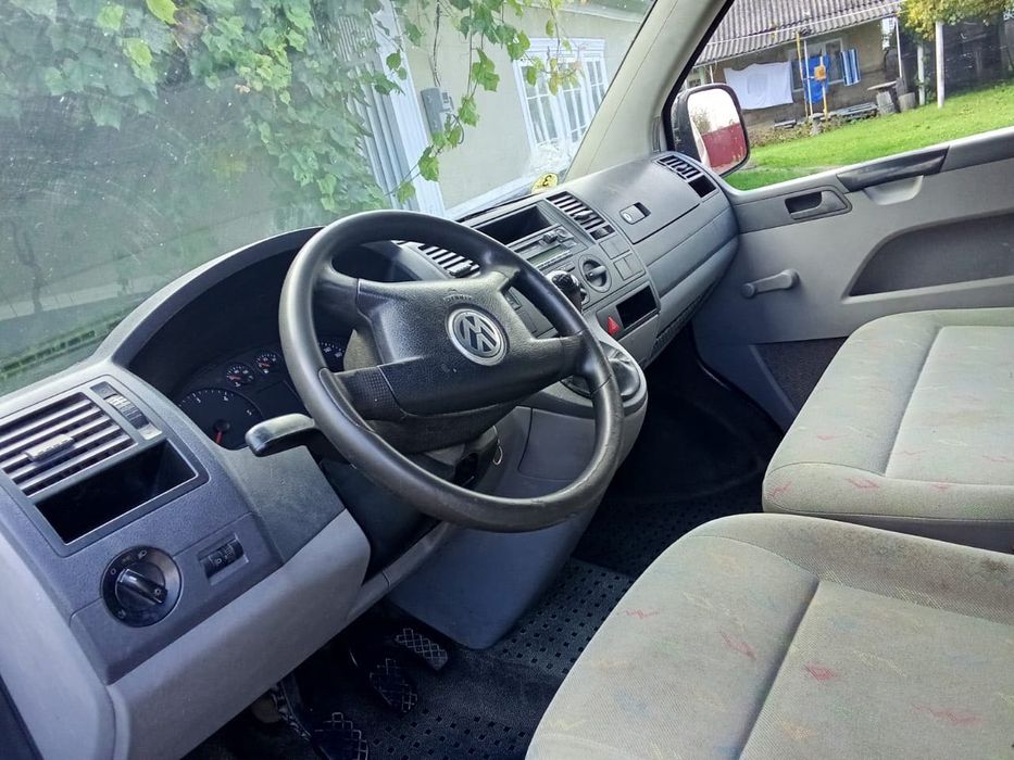 Volkswagen T5 чекає нового власника