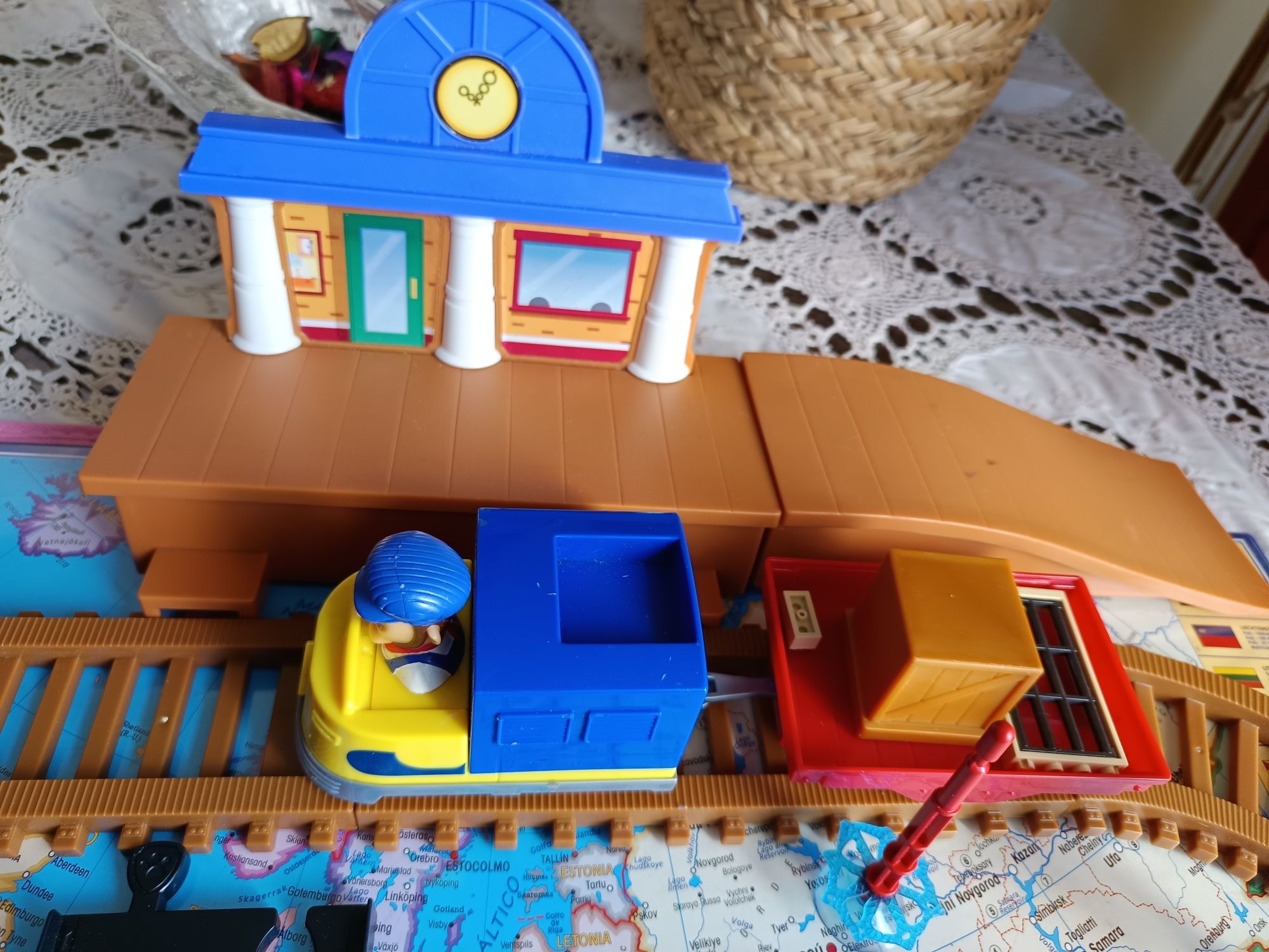 Playmobil Dois comboios com linha ferroviária